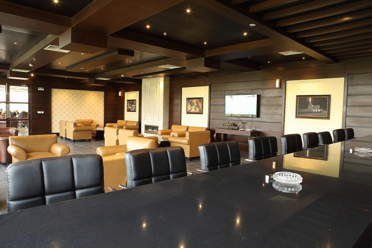 Defence Raya Golf & Country Club Hotell Lahore Exteriör bild