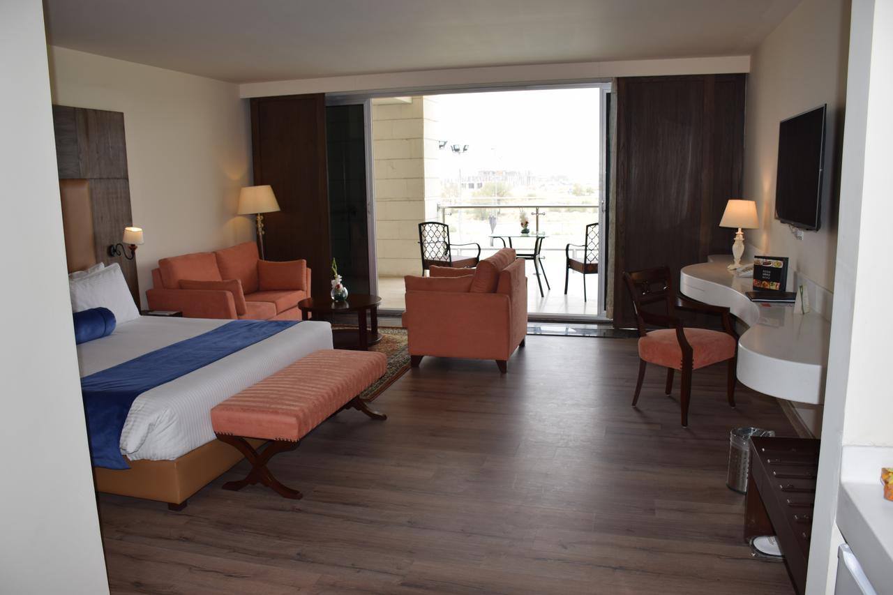 Defence Raya Golf & Country Club Hotell Lahore Exteriör bild