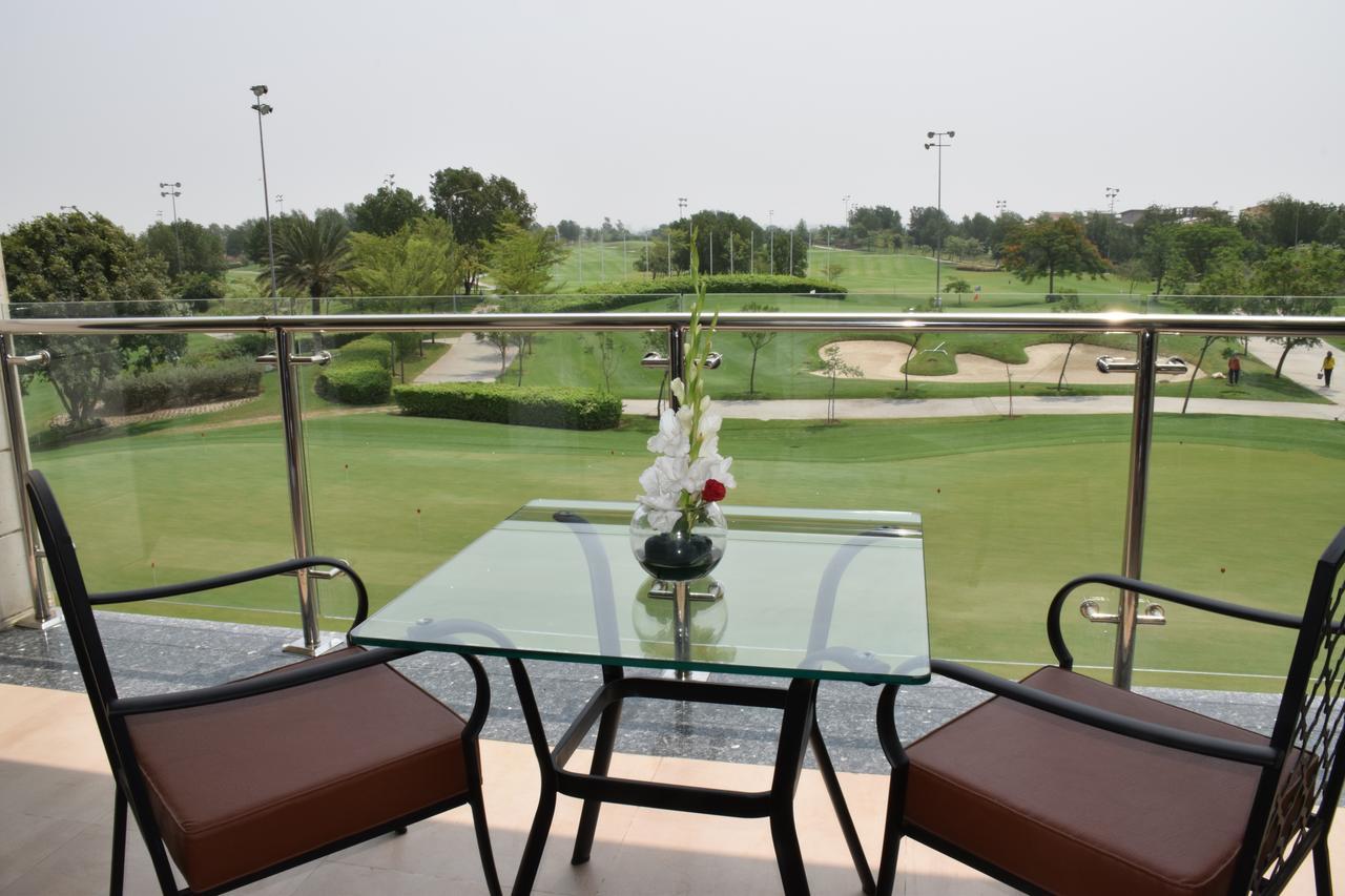 Defence Raya Golf & Country Club Hotell Lahore Exteriör bild