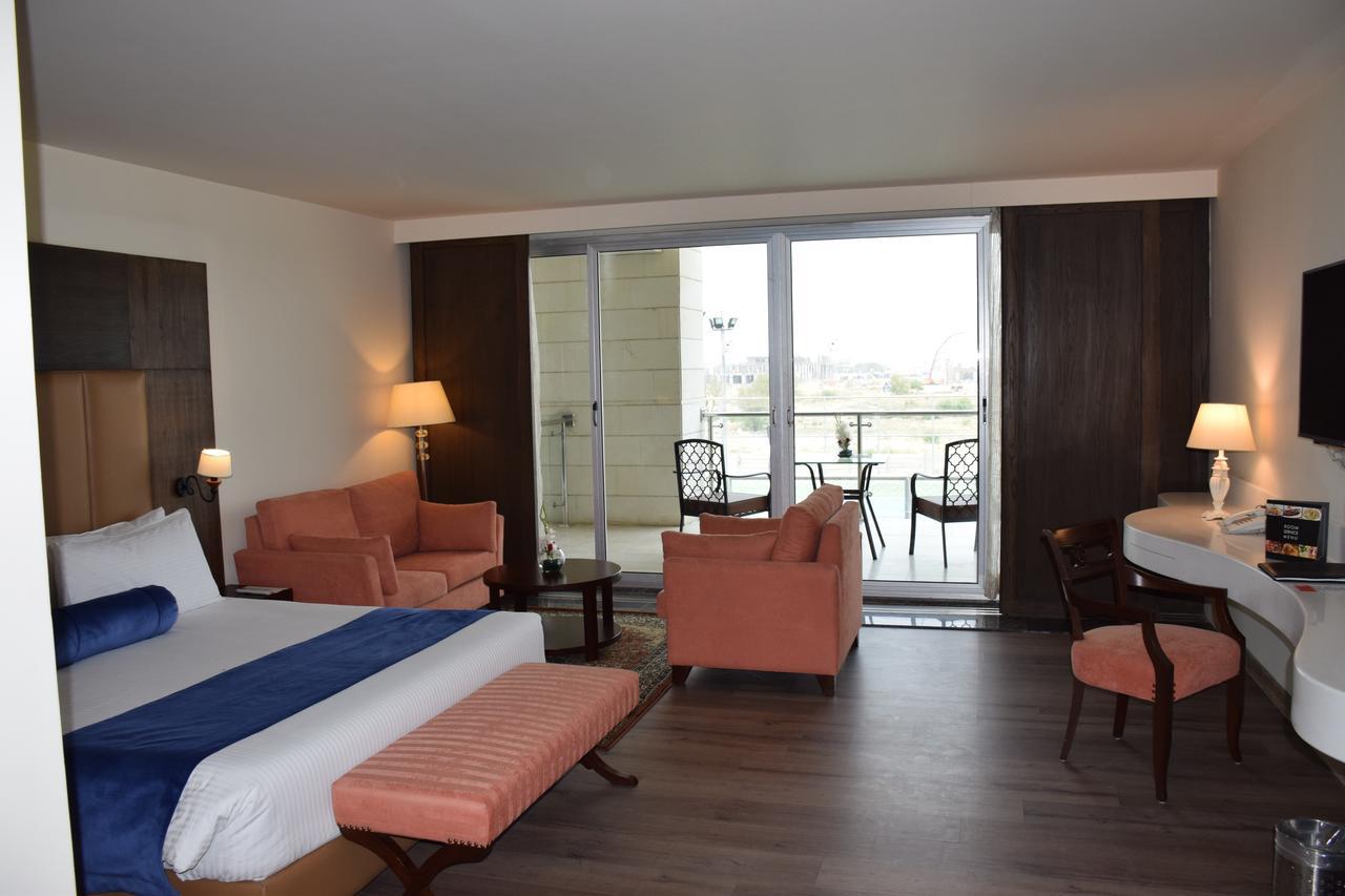 Defence Raya Golf & Country Club Hotell Lahore Exteriör bild