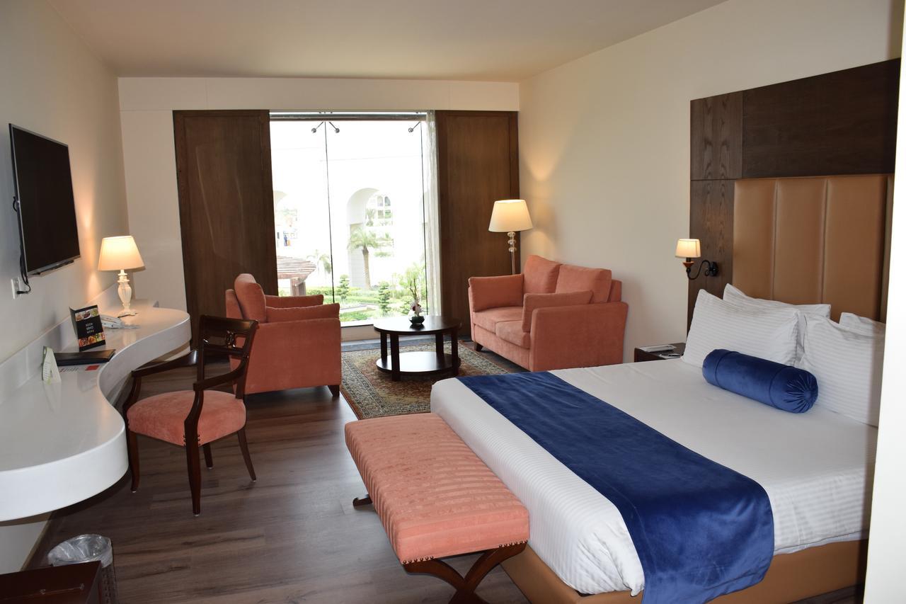 Defence Raya Golf & Country Club Hotell Lahore Exteriör bild